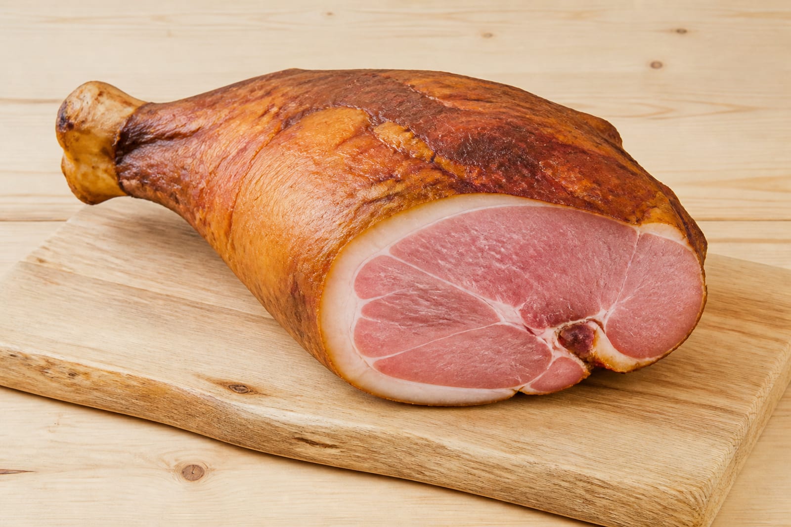 Osterschinken — Saisonartikel: außerhalb der Osterwochen derzeit nicht bestellbar — Vorbestellungen nehmen wir ab Aschermittwoch an.